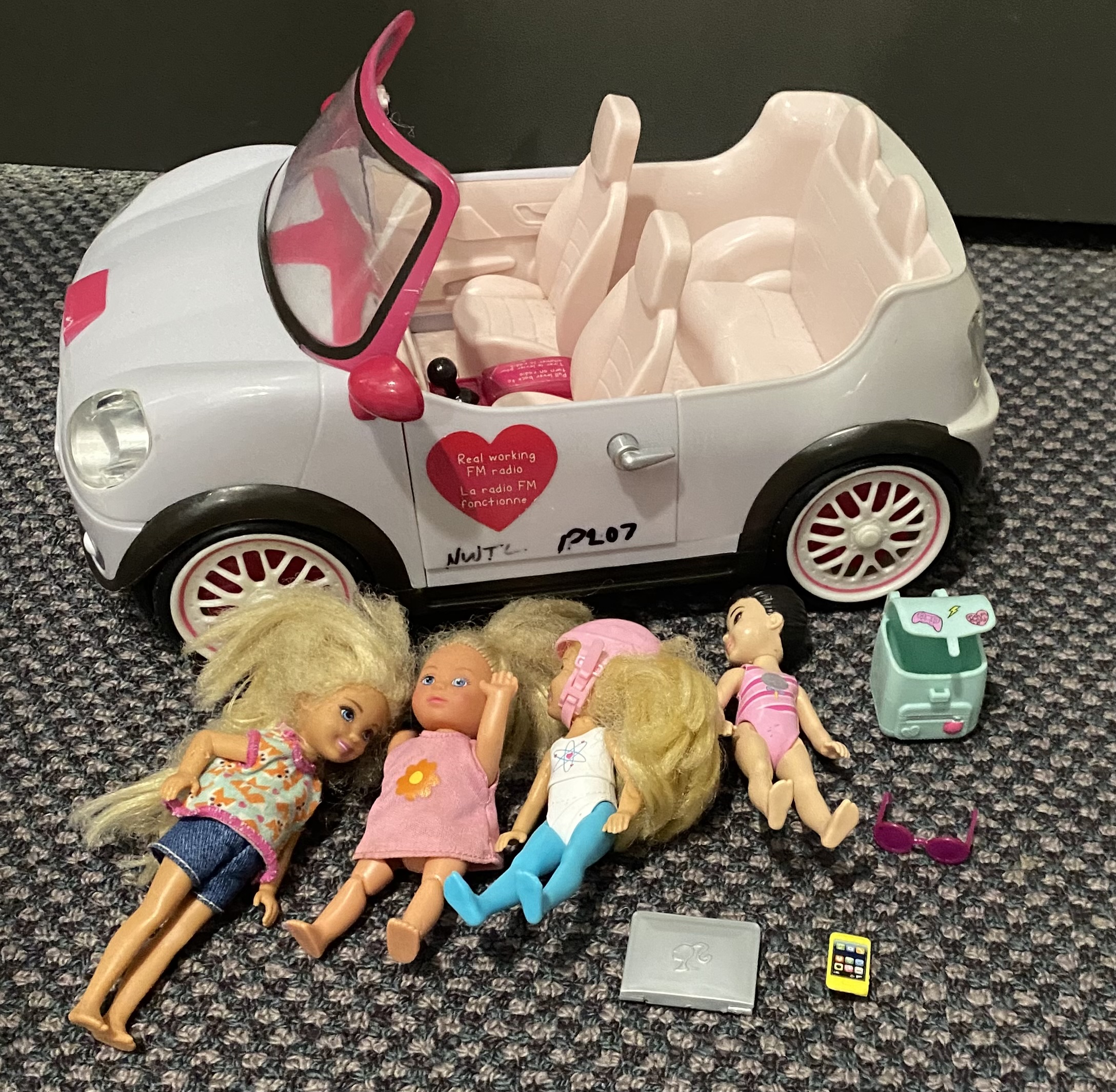 Barbie car and 4 dolls with accessories set
