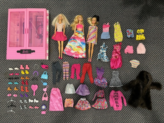 Barbie Dress-Up & Closet Playset