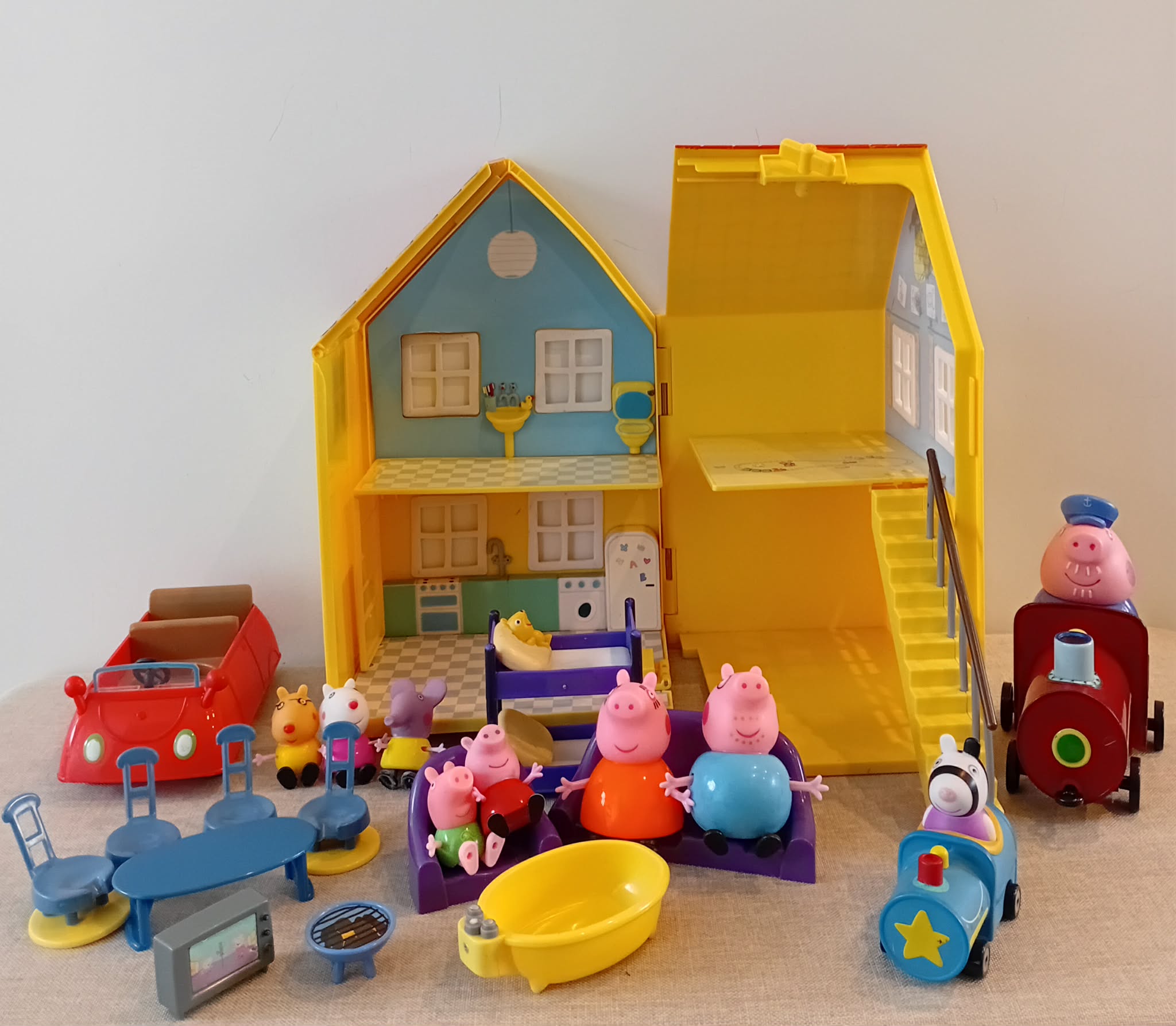 Peppa Pig Playhouse Set with Car