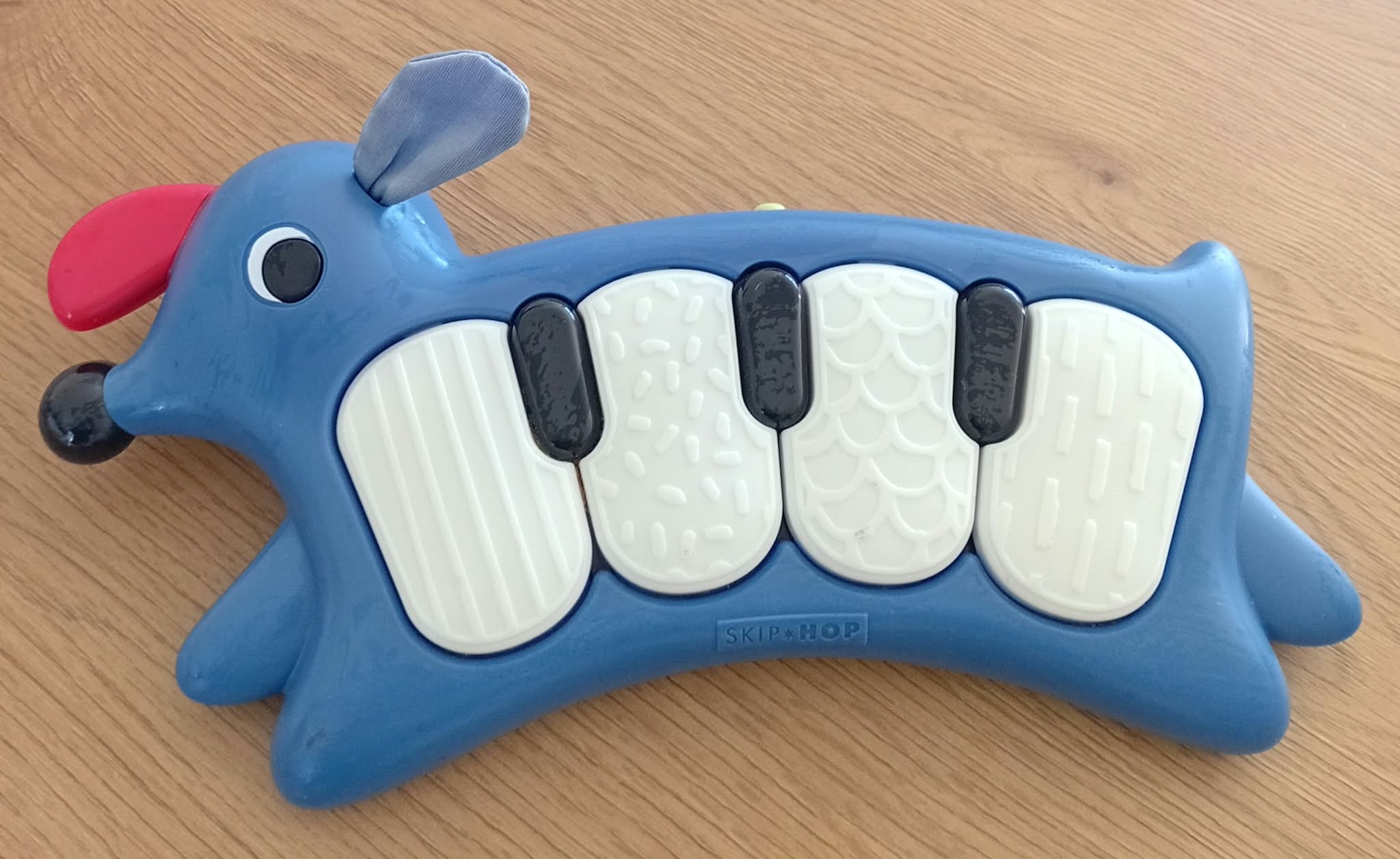 SKIP HOP Vibrant Village Light Up Dog Piano