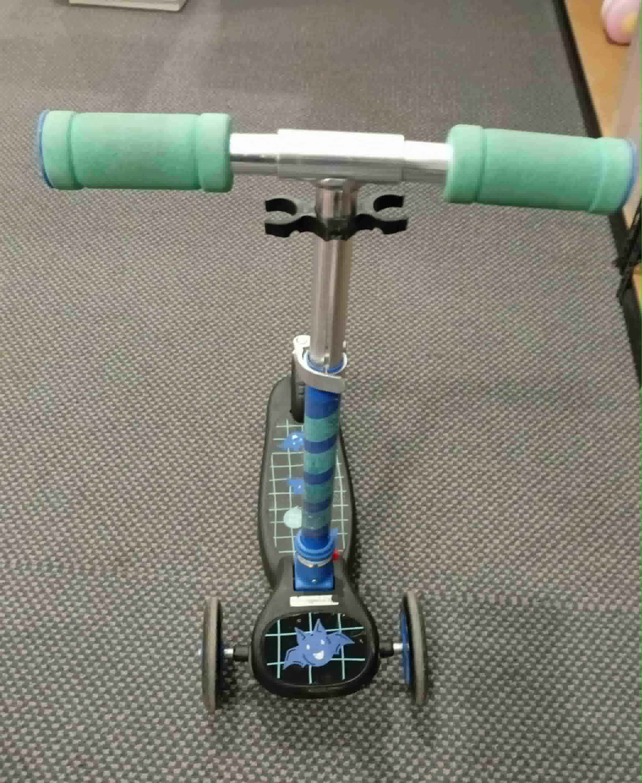3 Wheel Bat Scooter - Blue and Green