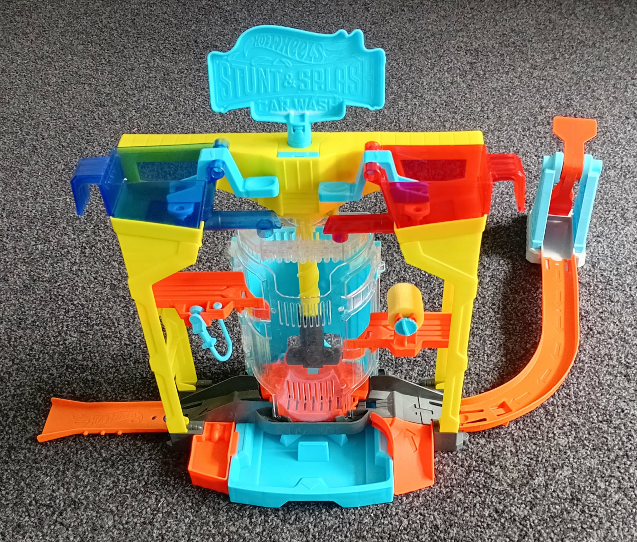 HOT WHEELS - Stunt and Splash Car Wash