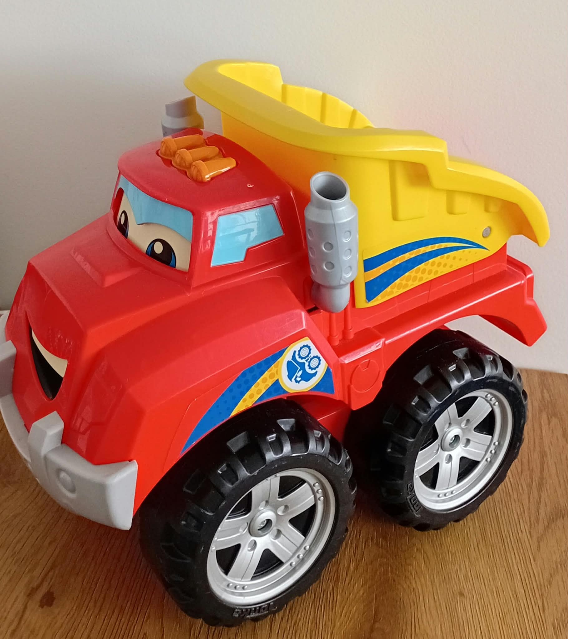 TONKA Chuck Tip Truck